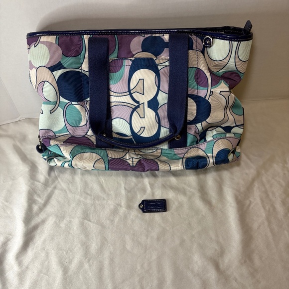 Coach Logo Pattern Kyra Daisy Scarf Print Nylon Shoulder/Crossbody Bag F17178 - Picture 1 of 12